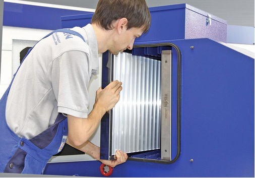 Abb. 3 RetrofitAbscheideelemente lassen sich seitlich aus flexibel bestück­baren Abscheidern ausziehen.