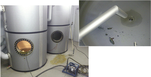 
4
 Nach knapp sechs Betriebsjahren wurden die Warmwasserspeicher im Juli 2013 unter die Lupe genommen, um die Wirksamkeit des Kalkschutzsystems zu beurteilen. Die „Ausbeute“ passte jeweils in eine Streichholzschachtel. 
