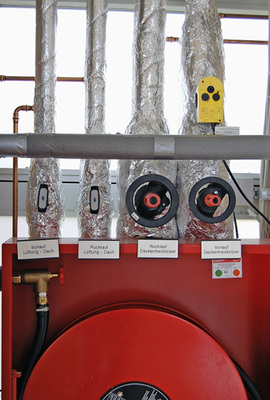 
3
 In den Pavillons wurden TGA-Anschlüsse in einer Energiesäule zusammengefasst. 
