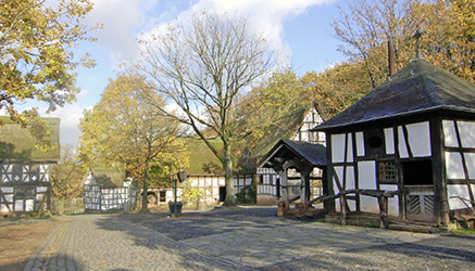 
7
 Im Freilichtmuseum Kommern erfahren die Besucher, wie die Menschen in der Region früher gelebt haben. www.kommern.lvr.de
