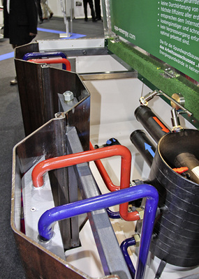 



9
 Thermisch aktivierte Spundwand mit SPS-Energiesonden. Je nach Grundwasserströmung liegt die Entzugsleistung zwischen 40 und 350 W/m
2
, frei von Wasser umspült sogar bei bis zu 1000 W/m
2
. 
