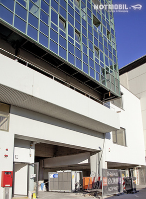 
2
 Während der Umbaumaßnahmen im Skyline-Hochhaus stellte eine mobile Kühlanlage die Klimatisierung das Parkhotels Kempten in den oberen Stockwerken sicher. 



