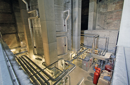 
6
 Blick in die Energiezentrale des Energiebunkers. 



