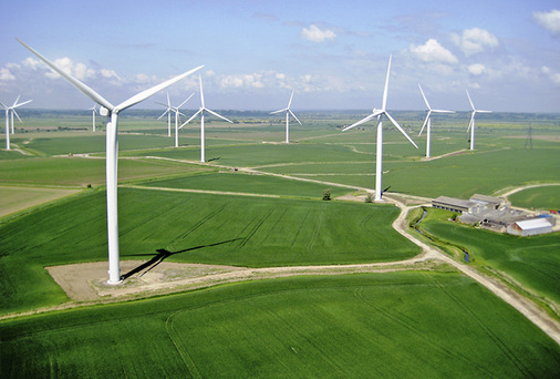 <p>
</p>

<p>
<span class="GVAbbildungszahl">6</span>
 Im Smart Grid können PV-Systeme mit Batteriespeicher ihr Potenzial erst richtig ausschöpfen und beispielsweise im Winter nachts billigen Windstrom aus dem Netz in die Batterien laden. 
</p> - © Bild: RWE

