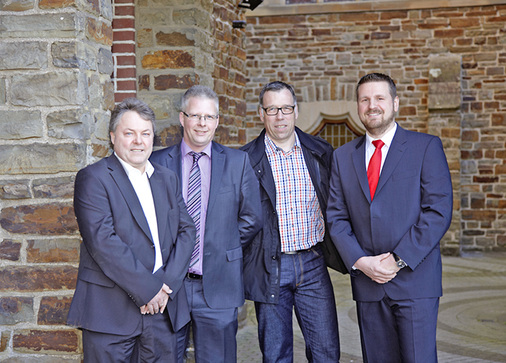 



5
 Haben eng und erfolgreich bei der Modernisierung der Energieversorgung des St. Josefshauses zusammengearbeitet (v. l.): Thomas Alt vom TGA-Ingenieurbüro Ufermann, Thomas Heucher, Verwaltungsleiter des St. Josefshauses, Uwe Liesenfeld vom Fachhandwerksbetrieb Massmann und Thomas Nussbaum, Elco Area Manager Commercial.
