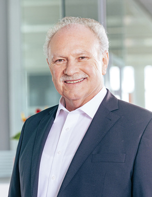 



5
 Klaus Schnepf, Geschäftsführender Gesellschafter der Schnepf Planungsgruppe Energietechnik: „Für ein innovatives Energiekonzept sind hochwertige Regelkomponenten bis zum letzten Verbraucher von entscheidender Bedeutung. Deshalb war es uns wichtig, auf die bewährte Technik der druckunabhängigen Regelventile und unseren zuverlässigen Partner Danfoss zu setzen.“ 
