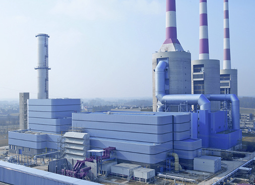 



6
 Synonym für paradoxe Entwicklungen im Rahmen der Energiewende: Das GuD-Kraftwerk Irsching, Block 5, galt lange als das modernste Gas- und Dampfturbinen-Kraftwerk der Welt. Durch den Ausbau von Windkraft- und PV-Anlagen arbeitet es inzwischen unrentabel. Es wird jedoch als Reserve-Kraftwerk dringend benötigt. 
