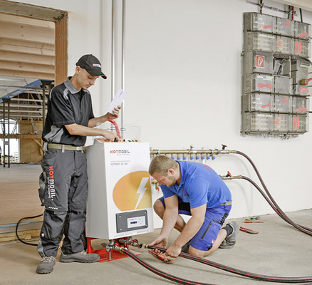 



4
 Die Regeleinheit Hotcontrol MRE 1.3 garantiert bei der Estrichtrocknung normgerechtes Funktions- und Belegreifheizen. 
