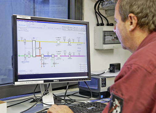 <p>
</p>

<p>
<span class="GVAbbildungszahl">4</span>
 In EC-Motoren ist die Regelungstechnik kompakt integriert. Damit lässt sich die Leistung aller Ventilatoren vernetzt und bedarfsabhängig regeln – beispielsweise zentral durch eine Gebäudeautomation. 
</p> - © Bild: Systemair

