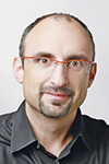 
Marc Stolbrink: „Rund 80 % der Konflikte in Sachen baulicher Brandschutz resultieren aus mangelhafter Trassenplanung – und in der Folge dann auch die Ausführung – an den Übergängen von Brandabschnitten. Das größte Problem dabei ist das Einhalten der Mindestabstände, die aktuell vom DIBt noch weiter verschärft wurden.“ 
