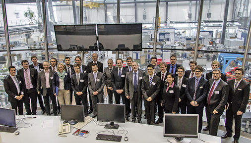 
3
 Am interdisziplinären Forschungsprojekt EEBatt sind 13 Lehrstühle der TU München, das Forschungsinstitut ZAE Bayern und Varta Storage beteiligt. 



