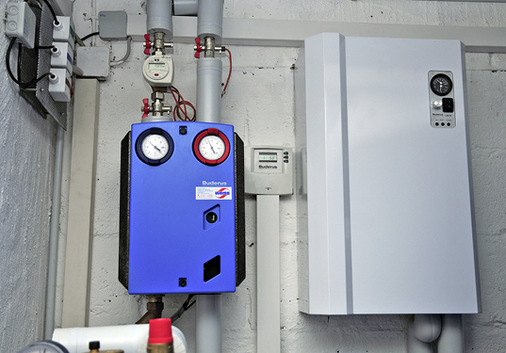 
4
 Eine elektrische Heizbox oder ein Heizstab sind die preisgünstigsten Inhouse-Lösungen zur Nutzung von Strom aus einer eigenen PV-Anlage oder (künftig) von günstigem Überschussstrom aus dem Netz. 



