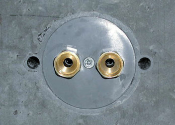 



9
 Die Thermische Steckdose wird bündig in die Decke integriert und kann zum Anschluss von Deckensegeln zur Deckung von Spitzenlasten verwendet werden.
