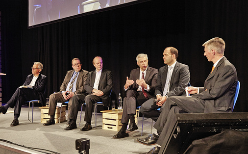 



3
 Podiumsdiskussion „Interessenslagen von Planern, Anlagenbauern, Architekten und Endanwendern innerhalb der Wertschöpfungskette“ (v. r.): Christoph Brauneis, Gunther Gamst, Gerd Maurer, Alfred Schelenz, Achim Zeller und Jürgen Lauber. 
