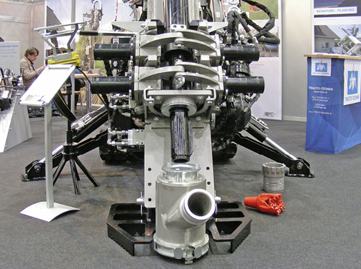 



9
 Bei kurzen Erdwärmesonden-Bohrungen, beispielsweise dem GRD-Schrägbohrverfahren von Tracto-Technik, wird der effektive thermische Bohrlochwiderstand stark durch die Oberflächentemperatur beeinflusst. 
