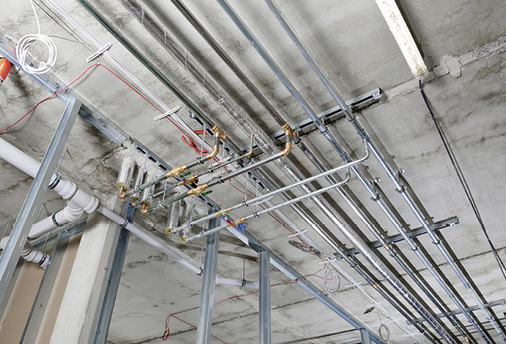 



4
 Integrale Planung hat auch etwas mit der frühzeitigen Berücksichtigung potenzieller „Schnittstellenprobleme“ zu tun. Ein Beispiel dafür sind im Dortmunder Neubau die zahllosen Deckendurchführungen durch Brandschutzabschnitte. 
