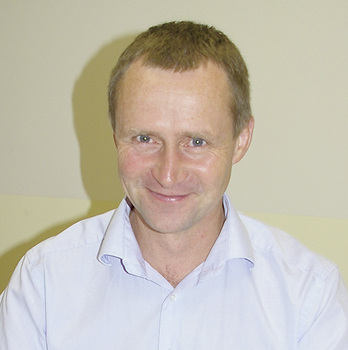 
4
 Prof. Dr.-Ing. Thomas Hartmann vom ITG er-wartet für die brandschutztechnische Regelung von dezentralen Lüftungssystemen – falls es überhaupt dazu kommt – zuvor noch viel Grundlagenarbeit. 


