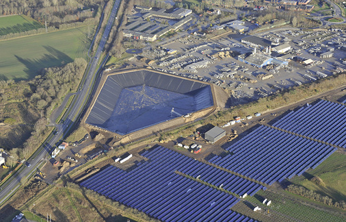 


2
 Die Dänen haben gute Erfahrungen mit solarthermischen Nahwärmesystemen gemacht. Arcon-Sunmark – im Bild das Projekt Vojens Fjernvarme – will sein Projekt-Know-how jetzt auch verstärkt in Deutschland einsetzen. 
