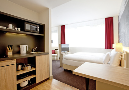 <p>
</p>

<p>
<span class="GVAbbildungszahl">2</span>
 Superior Zimmer mit Kitchenette im arcona Living München. 
</p> - © Bild: arcona Management GmbH

