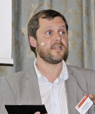 



3
 Barnaby Skinner warnt vor einem unkritischen Umgang mit dem Internet der Dinge. Die Such-maschine Shodan zeige, dass viele Systeme und Komponenten ungesichert und somit manipulierbar sind. 
