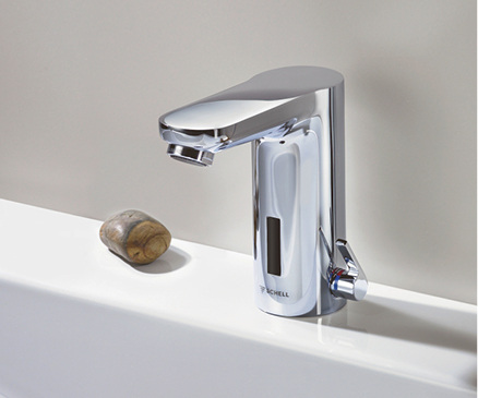 


3
 Planer und Installateur sind als Fachleute juristisch für die Materialauswahl verantwortlich – nach Abschluss des jeweiligen Werkvertrags bis zur Abnahme und auch noch in der Gewährleistungsphase. 
