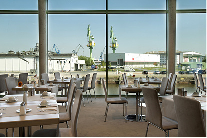<p>
<span class="GVAbbildungszahl">4</span>
 Blick auf den Fischereihafen. 
</p>

<p>
</p> - © Best Western Plus Hotel Bremerhaven

