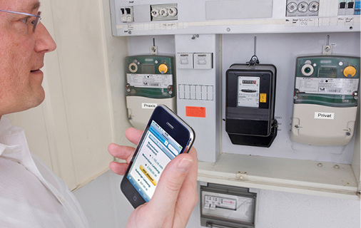 



5
 Die Skepsis von Verbrauchern und Stadtwerken gegenüber Smart Metern ist groß. Sie gelten als Datenkrake, weil über sie personenbezogene Daten in großem Stil abgegriffen werden können. 
