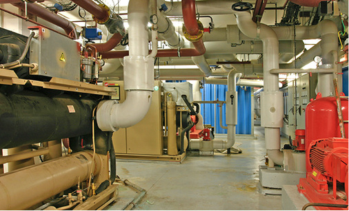 
6
 Unter dem Stichwort FlexEfficiency könnte aus Sicht des Think Tanks Agora Energiewende ein Teil der Netzstabilisierung in die Anlagentechnik verlegt werden. Diese Anlage nutzt einen Eisspeicher, um die mit dem EVU vereinbarten Höchstlastwerte einzuhalten. 



