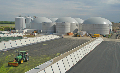 



7
 Die Novellierung des EWärmeG (Baden-Württemberg) schafft mehr Spielraum für Ersatzmaßnahmen für den von 10 auf 15 % angehobenen Anteil an erneuerbaren Energien. Wer einen 10%igen Anteil an Biogas bei der Hausheizung akzeptiert, erfüllt die neuen Vorgaben. 
