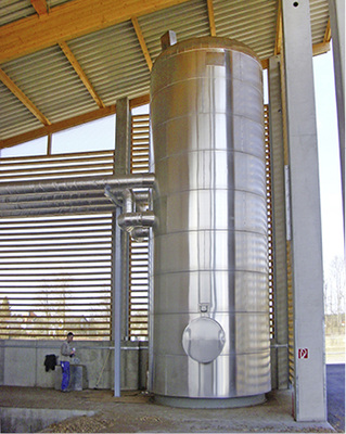 



2 
Der 9 m hohe Pufferspeicher hat ein Volumen von 60 m
3
.
