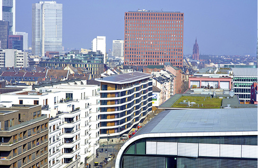 



4
 Anstatt die „und dann tschüss“-Tendenz am Strommarkt als gegeben hinzunehmen, bietet Mainova zeitgemäße Mieterstrommodelle an, wie hier im Aktiv-Stadthaus in der Speicherstraße, Frankfurt am Main. 
