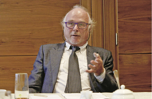 



Hans-Curt Flemming: Wir müssen uns keine Illusionen machen, wie sehr wir allein schon mit der Probennahme im Nebel stochern.
