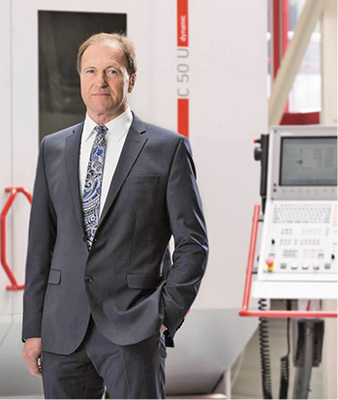 



3
 Hermle-Produktionsvorstand Alfons Betting: Das KWKK-System für die neue Montagehalle ist ein absoluter Erfolg. 
