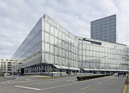 <p>
</p>

<p>
<span class="GVAbbildungszahl">6</span>
 Mehrfach ausgezeichnetes Bürogebäude von Architekt Weil Arets. Das Nutzerempfinden verhält sich eher konträr zum architektonischen Highlight. 
</p> - © Allreal.ch

