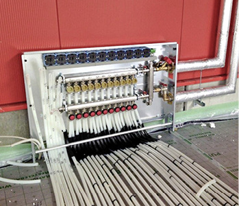 
4
 Im Geniax-Komplettverteiler von Empur ist die einzigartige Wilo-Geniax-Pumpentechnik implementiert. Sie ermöglicht eine effiziente, bedarfsgerechte Beheizung und gewährleistet gleichzeitig einen hohen thermischen Komfort. 



