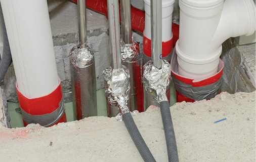 



5
 Viega hat seine Rohrleitungssysteme in allen gängigen Nennweiten sowohl untereinander als auch gegen brennbare Abflussrohre unterschiedlichster Nennweite auf Nullabstand prüfen lassen. 
