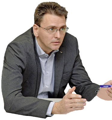 



8
 Matthias Hemmersbach: Längere Betriebsunterbrechungen sind häufig die Normalität, man muss nur an die vielen Wochenendpendler denken. Ein bestimmungsgemäßer Betrieb findet dann praktisch dauerhaft nicht statt. 
