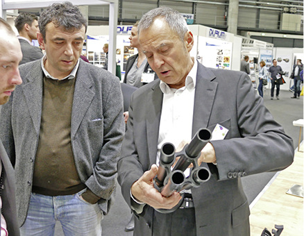 



2
 Doppel-U-Sonden werden neuerdings wegen der Häufung von Fehlstellen bei der Ringraumverfüllung kritischer gesehen. Bei realitätsnahen Verfüllversuchen erreichen Koaxialsonden bessere Ergebnisse. 
