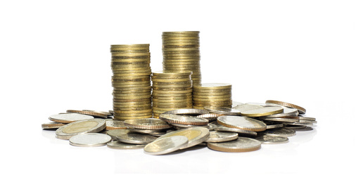 



2
 Eine CO
2
-Steuer auf die noch eingesetzten konventionellen fossilen Energieträger könnten in einen Klimaschutzfonds fließen, mit dem Technologien zur Nutzung erneuerbarer Energien gefördert und ihre Marktfähigkeit und -verbreitung beschleunigt werden. 
