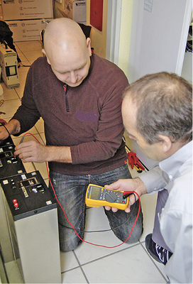 



5
 Die Lithium-Eisen-Phosphat-Zellen eines elopack-Batteriespeichers bieten 10 000 vollständige Be- und Entladezyklen. 
