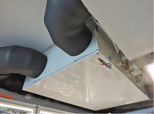 
4
 Das Lüftungsgerät Evotherm 1000 F wurde im zentralen Technikraum an der Decke montiert. 



