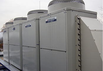 



2
 Die City-Multi-Außengeräte für die Versorgung der Büroräume wurden als Dachanlage auf einem Anbau platziert. 
