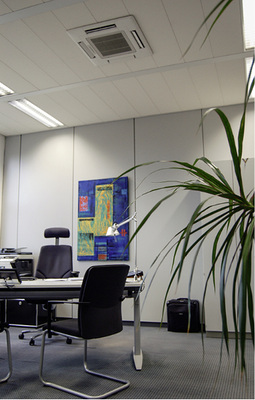 



3
 4-Wege-Deckenkassette in einem Büroraum.
