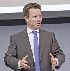 



2
 Christoph van Treeck: Digitalisierung und Automatisierung verändern das Bauwesen bereits jetzt. Erst digital und dann real zu bauen, ist die zentrale Zukunftstechnologie. Alle an der Wertschöpfungskette des Bauens Beteiligten müssen sich heute schon das dazu notwendige Wissen aneignen. 
