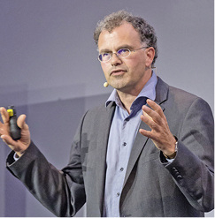 



3
 Sebastian Herkel: Der Energieeinsatz in Gebäuden hat in Zukunft eine so große Bedeutung, dass er zu einer maßgeblichen Antriebsfeder bei der Einführung von BIM werden wird. Über die integrale Planung wird zugleich der möglichst effiziente Betrieb des Objekts von Anfang an vorgegeben. 

