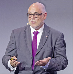 



4
 Eberhard Dux: Im Moment wird BIM noch denkbar unterschiedlich interpretiert. Wichtig ist es daher, am Beginn eines Projektes die individuellen Informationsanforderungen des Auftrag-gebers zu definieren.
