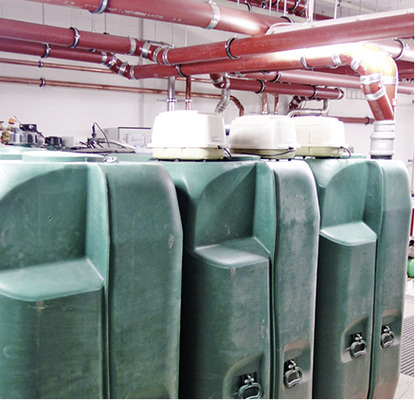 



4
 Grauwasseranlage im Technikraum der Hafencity Universität Hamburg. Fassungsvermögen 3 × 2000 l, flexible Anschlussleitungen mit Wasserzähler zu den Verbrauchsstellen und automatische Nachspeisung für Trinkwasser bei Leerstand.
