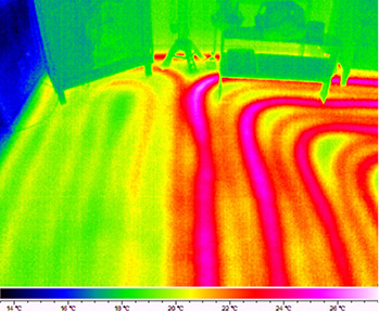 
12
 Sollen Heizkreise von Fußbodenheizungen sichtbar gemacht werden, spielt die Durchströmungszeit eine wichtige Rolle: links 10 min, rechts 40 min. 



