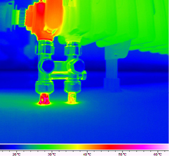 
12
 Durch Verschmutzungen, Schlamm- oder Luftansammlungen bedingte Leistungseinbußen von Heizkörpern werden ebenso erkannt wie Durchströmungsprobleme bei Heizleitungen und Ventilen.



