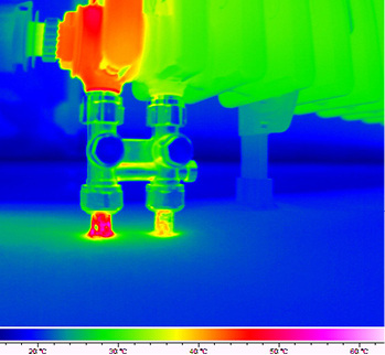 <p>
<span class="GVAbbildungszahl">12</span>
 Durch Verschmutzungen, Schlamm- oder Luftansammlungen bedingte Leistungseinbußen von Heizkörpern werden ebenso erkannt wie Durchströmungsprobleme bei Heizleitungen und Ventilen.
</p>

<p>
</p> - © Georg Dittié

